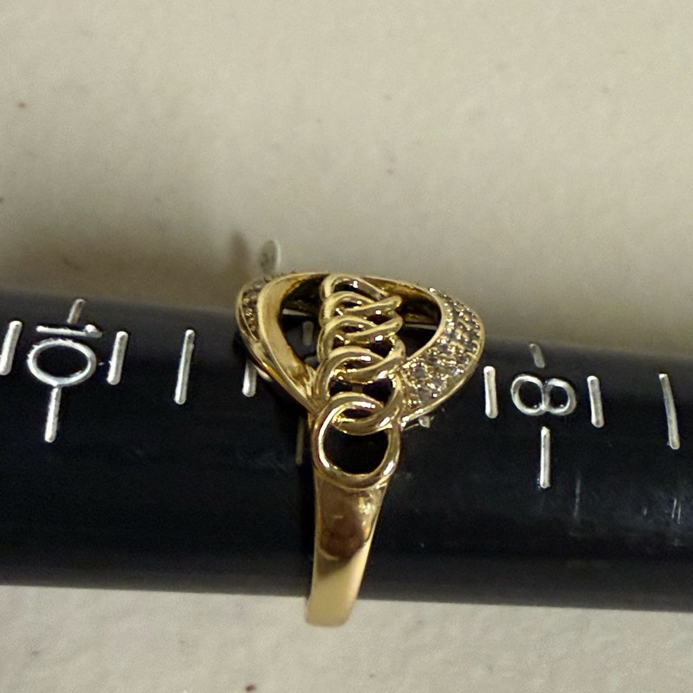 Beautiful Ring size 9 - Picture 2 of 7